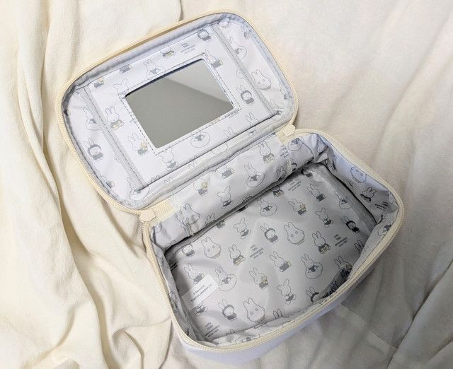 ドレッサーポーチ開いたところ