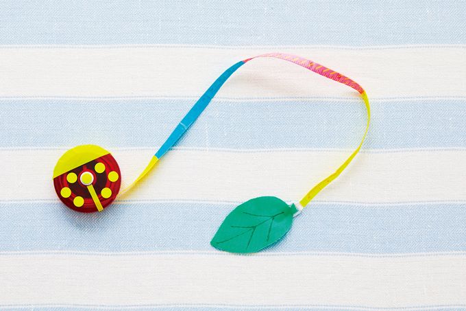 マステで工作！ 育脳おもちゃ。引っ張って感触を楽しむ「カチカチてんとう虫」の作り方の画像1