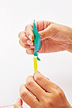 マステで工作！ 育脳おもちゃ。引っ張って感触を楽しむ「カチカチてんとう虫」の作り方の画像5