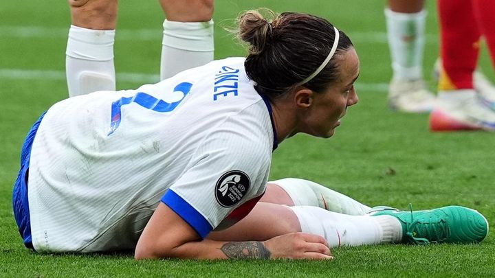 涙の交代…優勝の33歳女子スター選手、なんと腓骨骨折でずっとプレーしてた！「人間じゃない」と元同僚脱帽