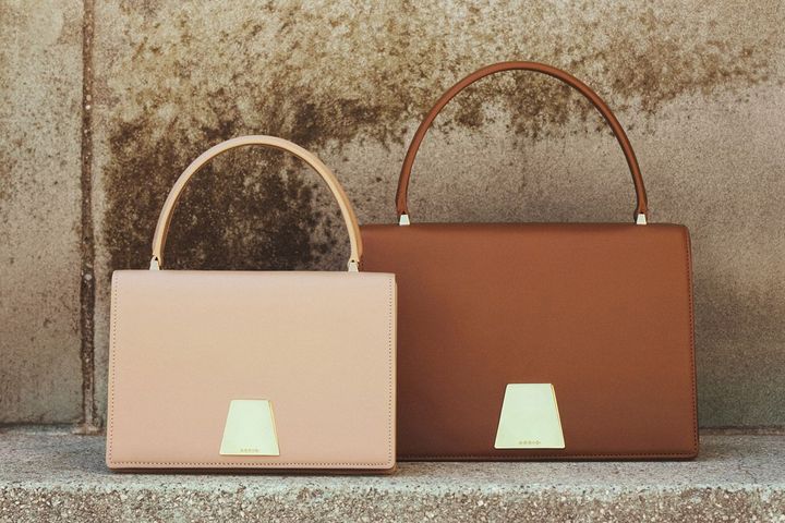 〈左から〉アクリス アリス スモールトップハンドル スモールサイズ H14cm ¥449,900 ミディアムサイズ H17.5cm ¥520,300