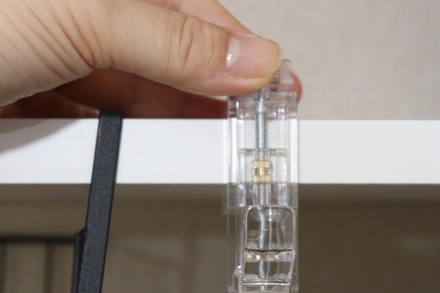 セリア 奥までがっちりはさんで取り付けフック 使い方