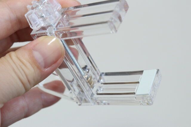 セリア 奥までがっちりはさんで取り付けフック