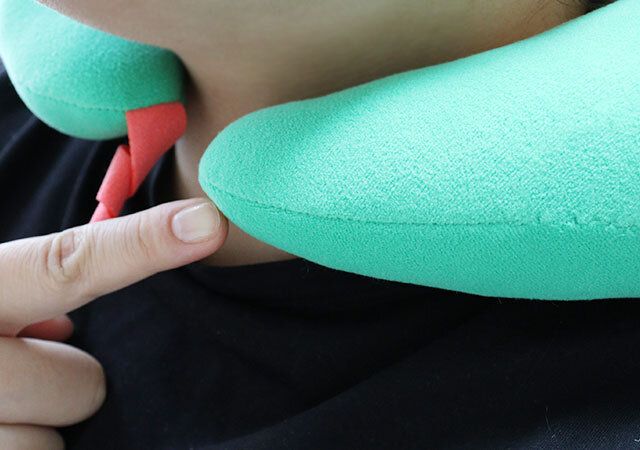 ダイソーのネックピロー（ヘビ）4