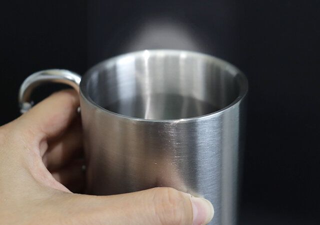 2重ステンレスマグ（260mL、カラビナ取っ手） 熱くない
