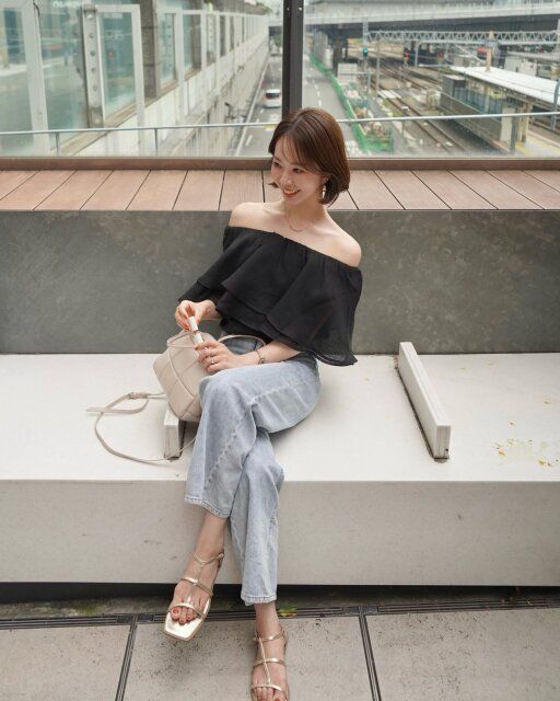 オフショルダーのインナーとして着用