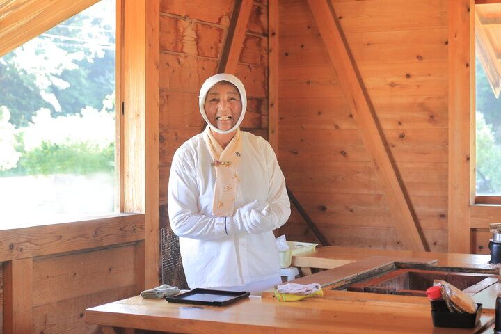 志摩の海女さんが心を込めておもてなし。焼き立て魚介類を満喫できる「海女小屋体験施設さとうみ庵」