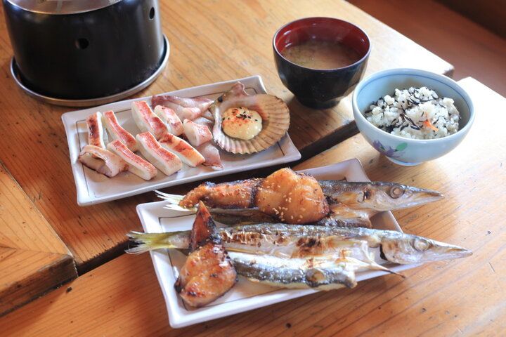 志摩の海女さんが心を込めておもてなし。焼き立て魚介類を満喫できる「海女小屋体験施設さとうみ庵」