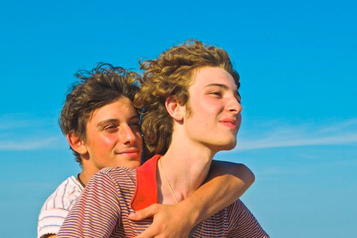 実際に起きた事件を題材に、少年同士の瑞々しい恋を描き出す。『シチリア・サマー』 ©2023 IBLAFILM srl
