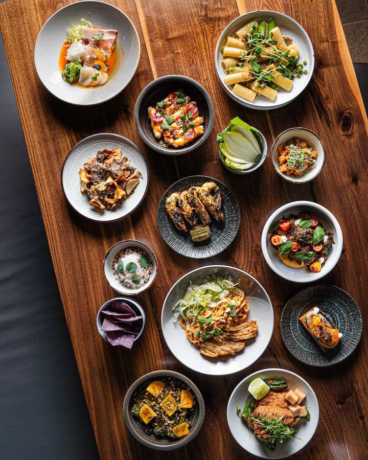 おしゃれにアレンジされた韓国料理をシェアに最適なタパススタイルで。Photo_ Tim Cheung