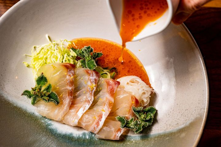 シグニチャーディッシュの「ムルフェ」。韓国では夏によく食べる料理のひとつ。Photo_ Porkbelly studio