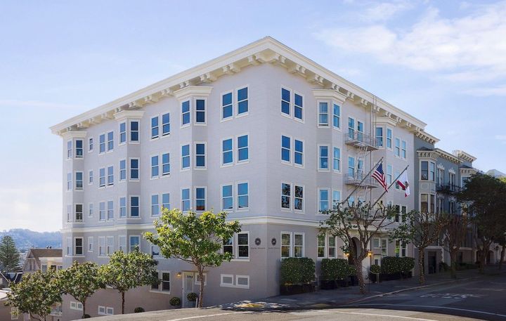 ボーディングハウス（寄宿舎）だった建物を改修し、43室のラグジュアリーホテルとして2023年にオープン。Photo_ Travis Watts