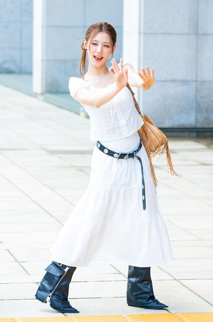 画像: 【(G)I-DLE（アイドゥル） ミヨン】スパイシー小物がアクセントのガーリールック