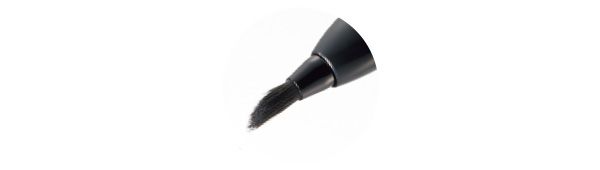 刀のような斜めカットの筆先