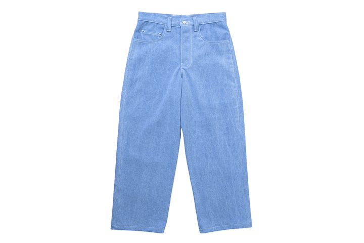 〈コルボ〉のジーンズ