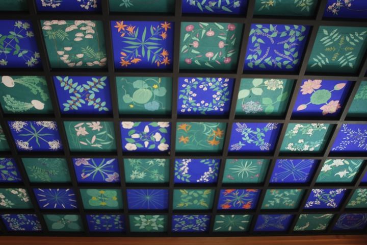 1枚1枚じっくり見てお気に入りを探してみるのも◎