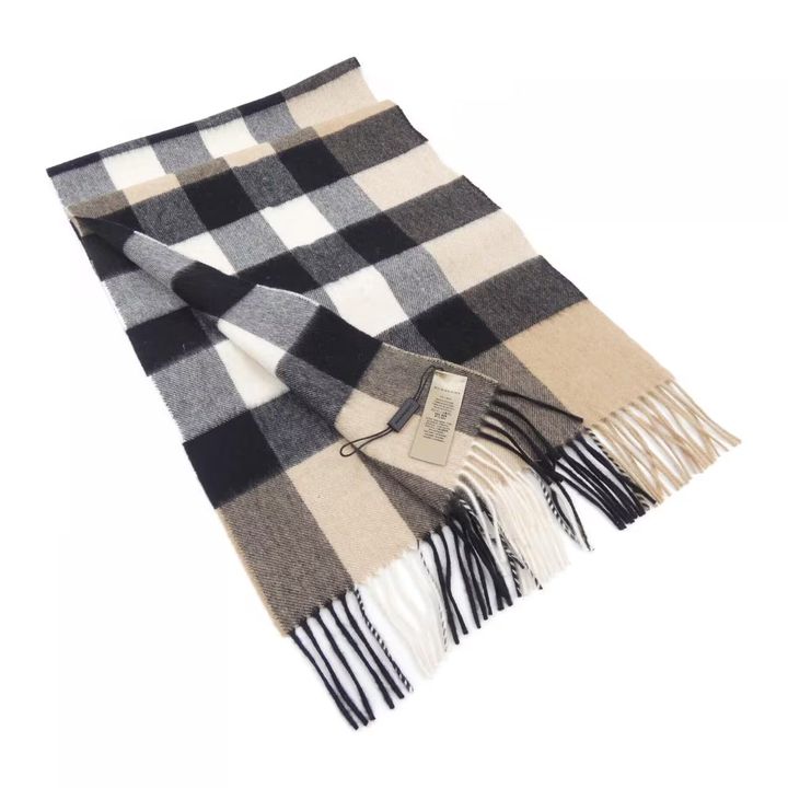 バーバリーのチェック柄のマフラー