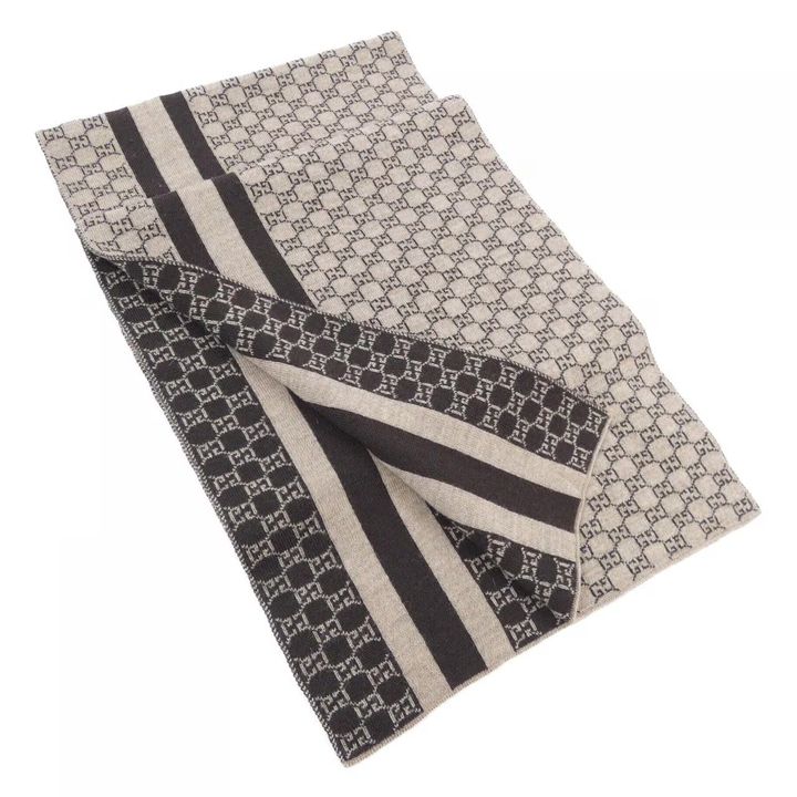 グッチのGG柄のマフラー