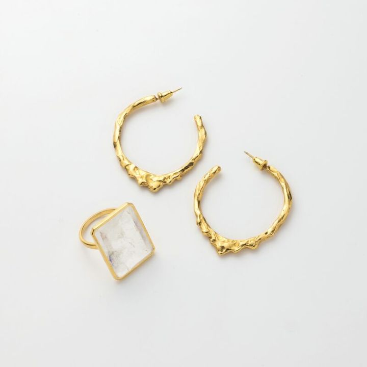 ピアス9900円（jewel tree／ロードス） リング3万800円（ピモンテ）