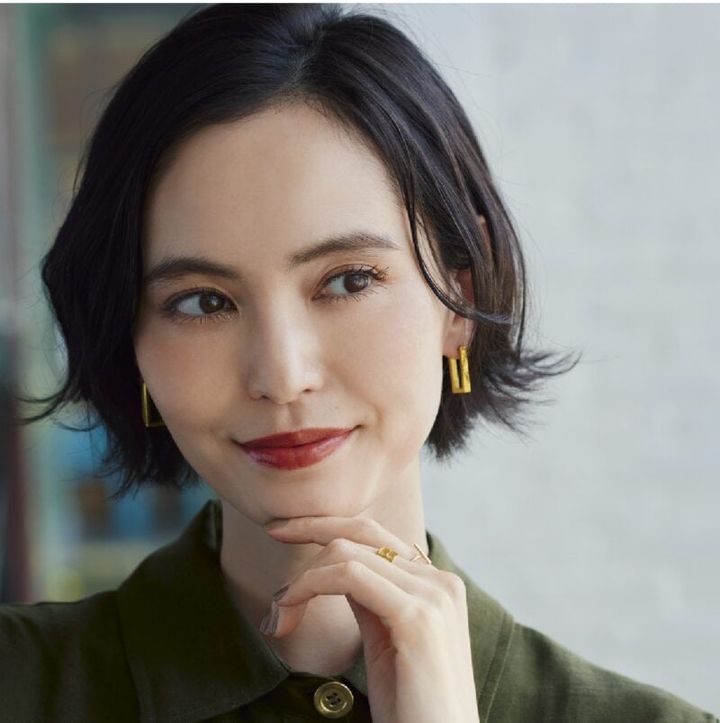 眉と唇をはっきり描いたお仕事メイク