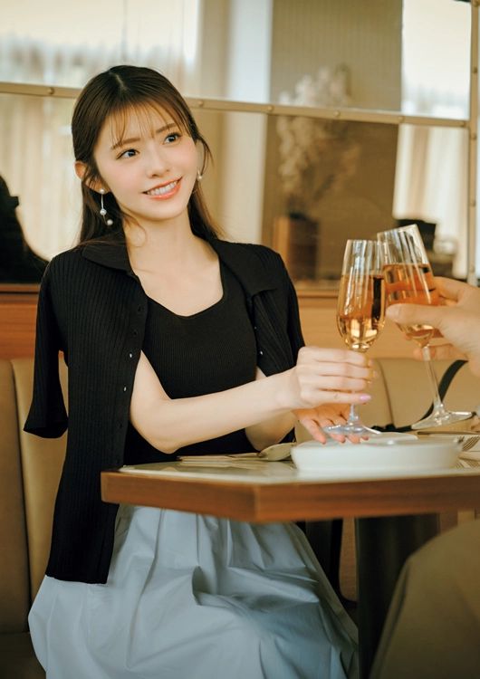 アンサンブル×バルーンスカートの上品通勤コーデ