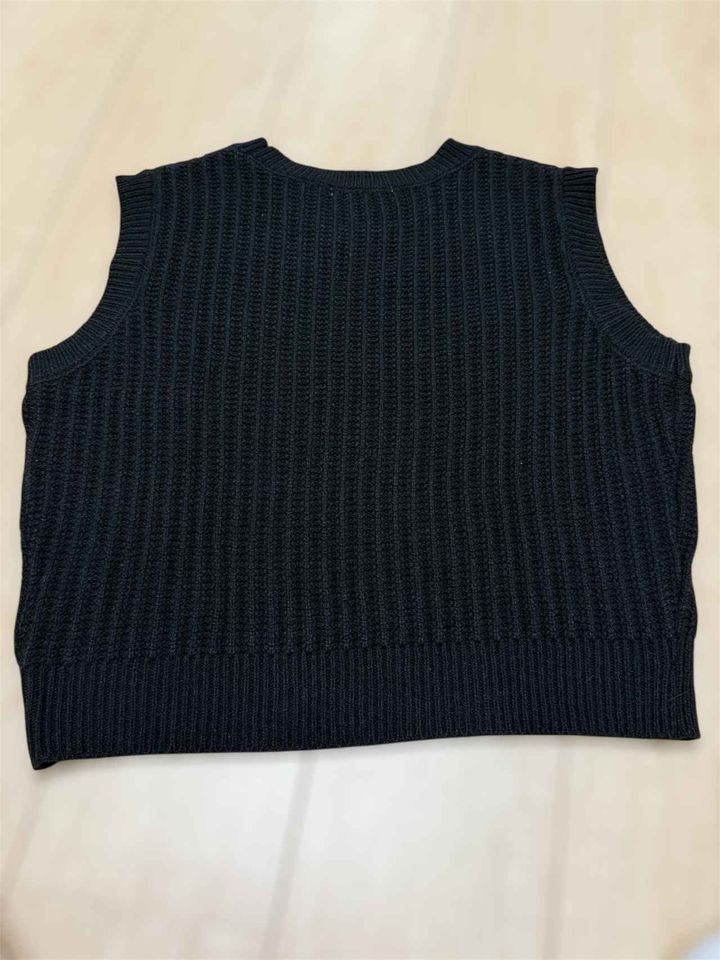 画像: バックデザインはシンプル