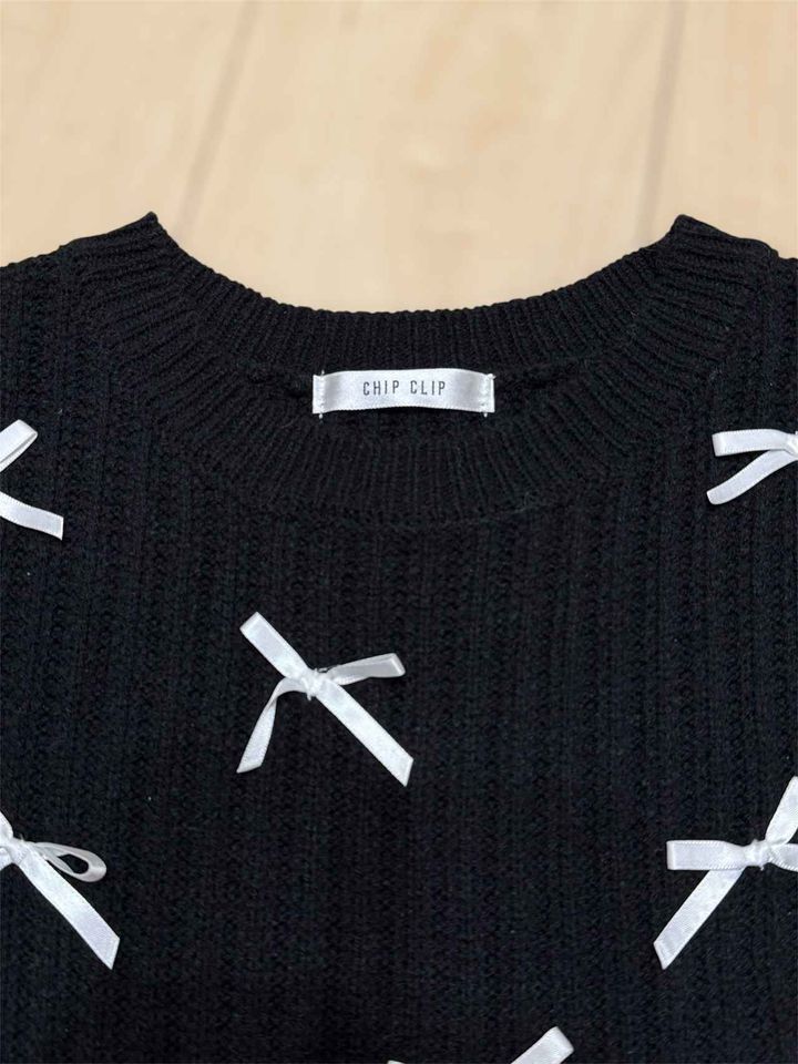 画像: シンプルな丸襟