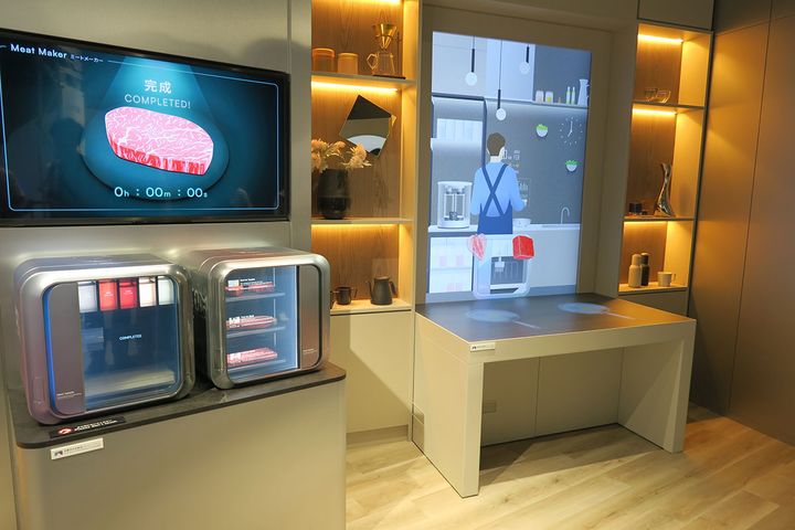 2050年頃の未来都市を描いた「ミライの都市」ゾーン内にある、「家庭で作る霜降り牛肉」ブース。