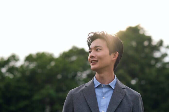 人間性が低いのになぜモテる？ “悪い男”に惹かれる心理とは