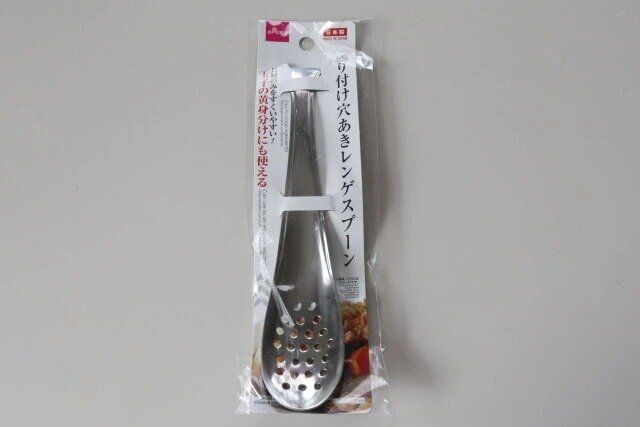 ダイソーの盛り付け穴あきレンゲスプーンのパッケージ