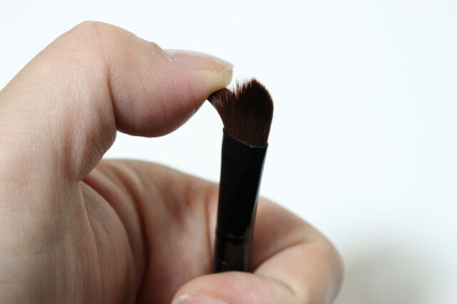 ダイソーのメイクブラシセットのアイシャドウブラシ