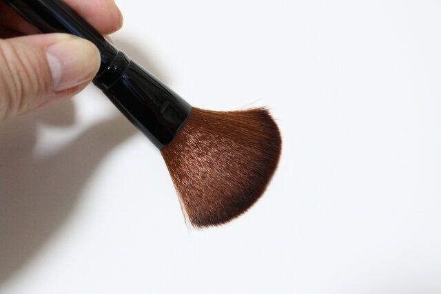 ダイソーのメイクブラシセットのフェイスブラシ