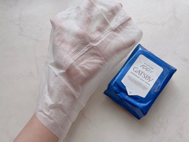 ギャツビー アイスデオドラント ボディペーパー フローズンサイダー 30枚入り 手の平に広げる