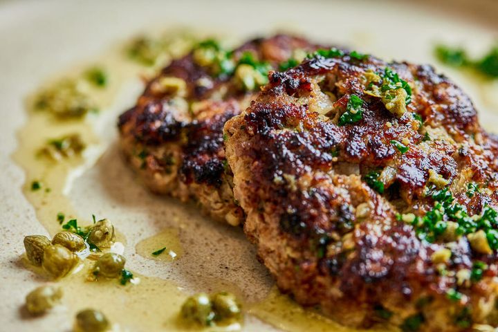 フォアグラと米沢牛のコンビネーションが贅沢すぎるハンバーグステーキ