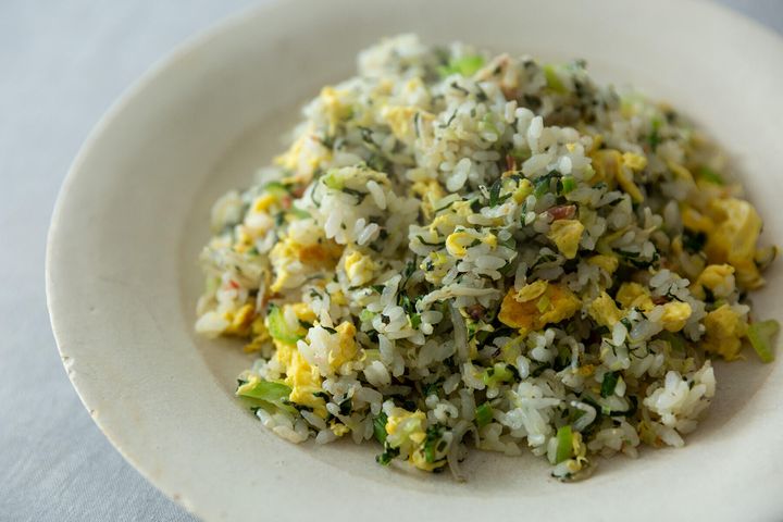 栄養豊富で美味しい完全メシ“小松菜とじゃこの梅チャーハン”