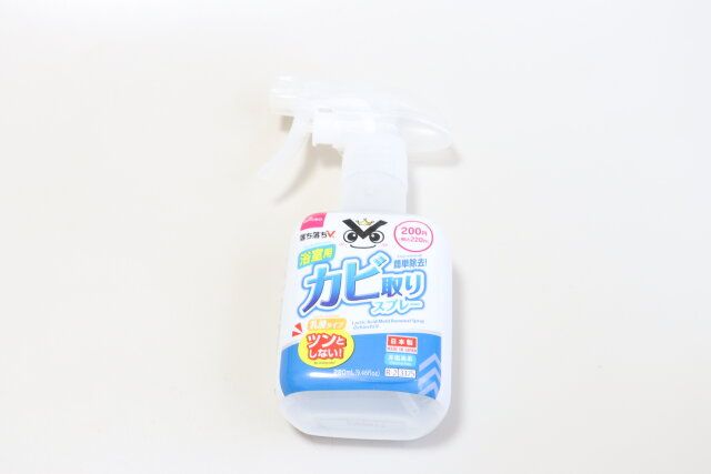 ダイソーの乳酸カビ取りスプレー（落ち落ちV）のパッケージ