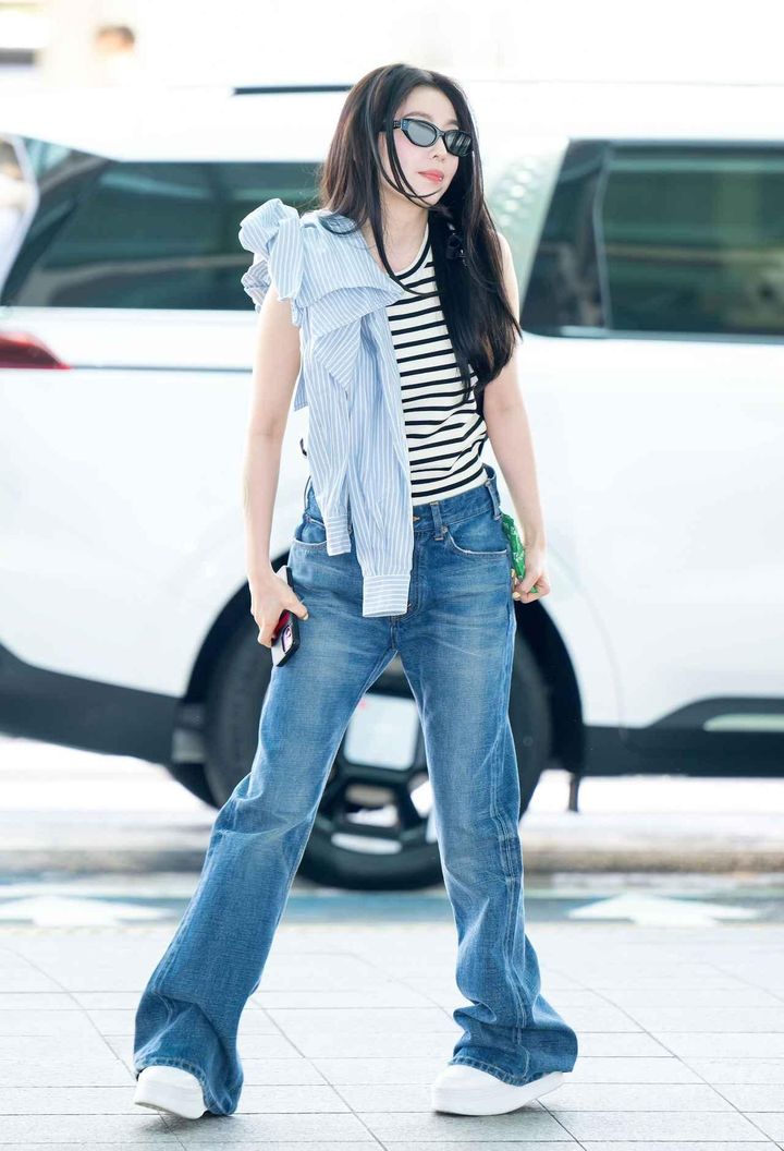 画像: 【Red Velvet アイリーン】シンプル美を貫くデニムルック