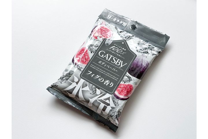 フィグの鮮やかさを引き立てるモノクロのパッケージカラー