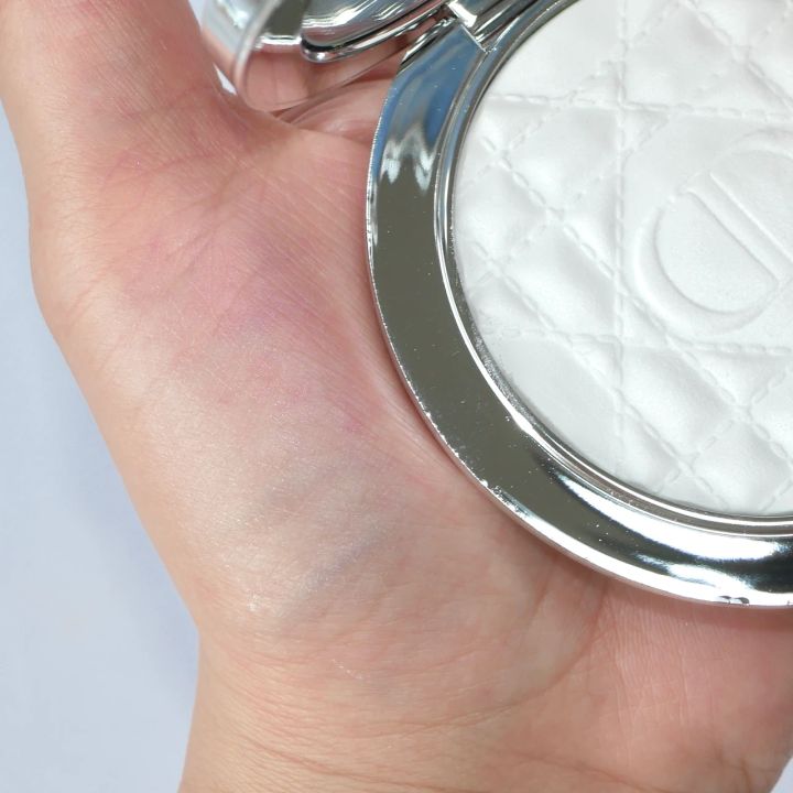 Dior ディオール 新作 フェイスパウダー プレスト ヌードラディアントフィルター ツヤ