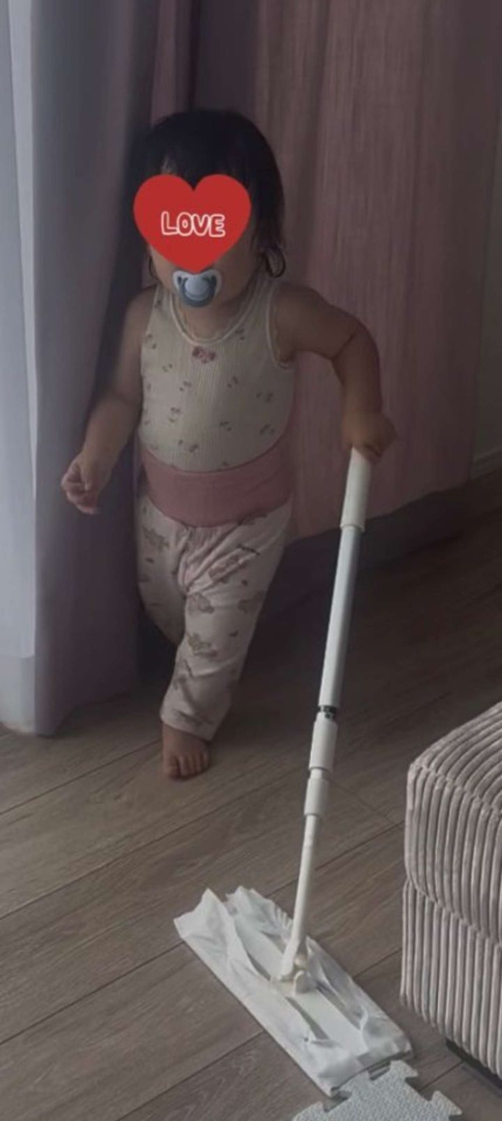 赤ちゃんらしさと職人っぽさの競演（ぽっこさん（＠__88_p）の投稿より、再掲）