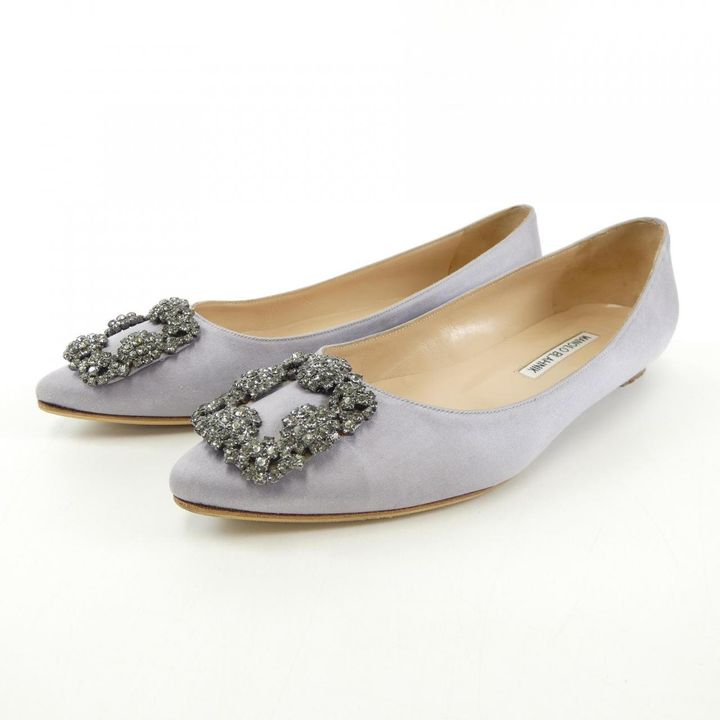 マノロブラニクのローヒールパンプス