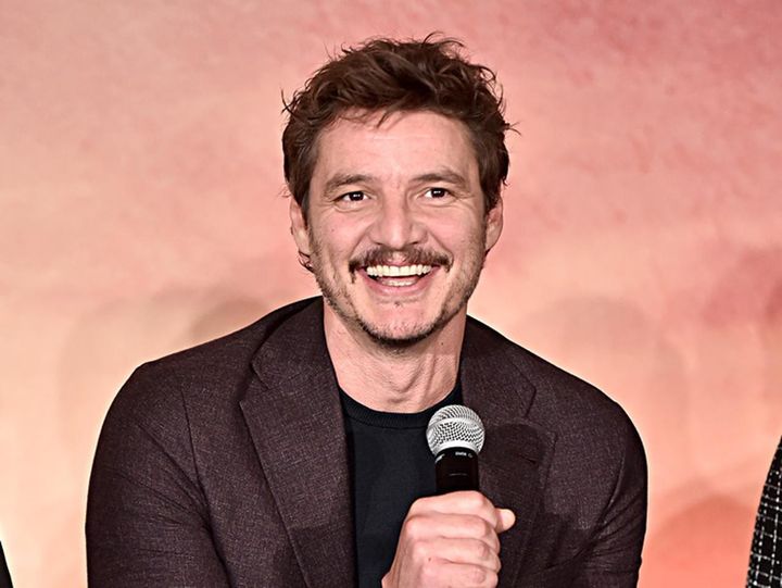 画像: ペドロ・パスカルがヒゲを剃った自身の姿に驚愕