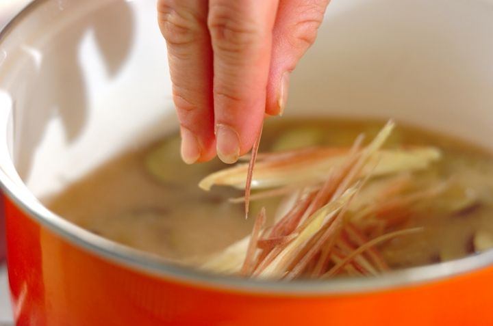 ナスとミョウガのみそ汁の作り方2