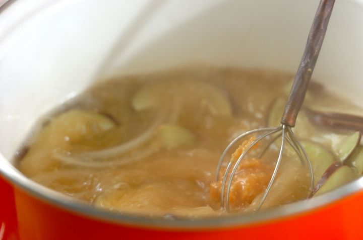 ナスとミョウガのみそ汁の作り方1