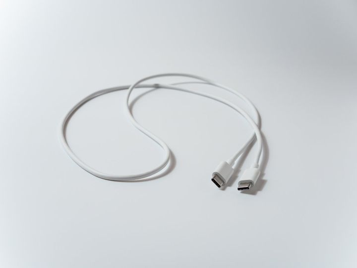 充電ケーブルの上手な結び方とは？（画像はイメージ）