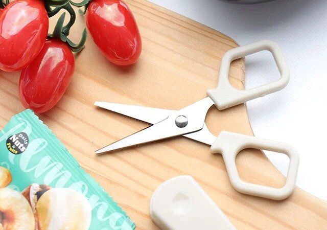 ダイソーのカバー付ミニキッチンバサミ2