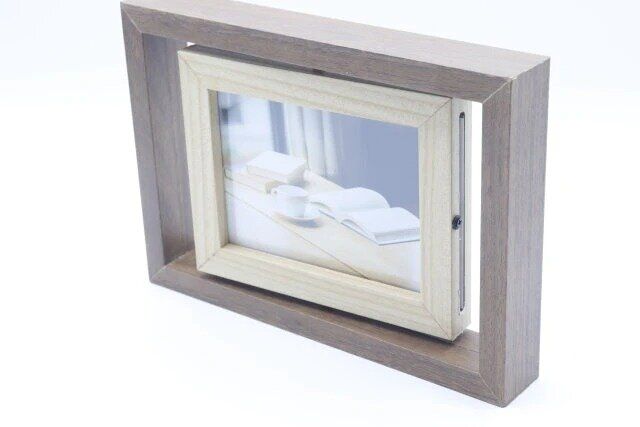 ダイソーのフォトフレームL判（回転式）1