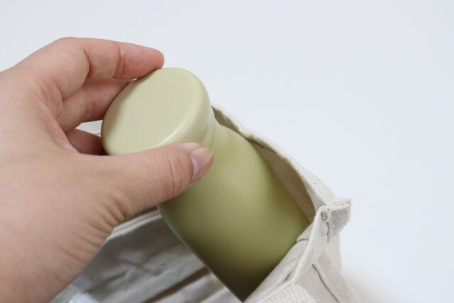 ダイソーのステンレスミルクボトルは軽量でコンパクトで持ち運びに便利