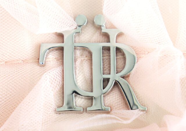 ブランドロゴプレート