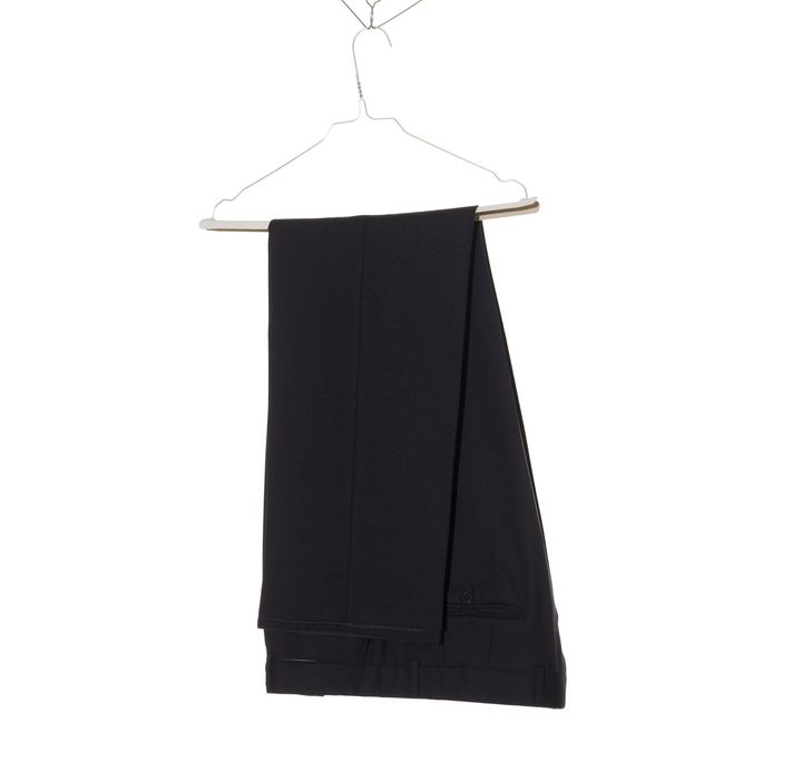 ズボンを上手にハンガーに掛けるコツとは？（画像はイメージ）